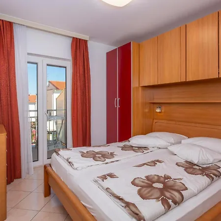Gorgeous Apartment In Bogovici With Wifi Malinska