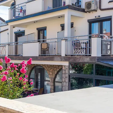 Gorgeous Apartment In Bogovici With Wifi *