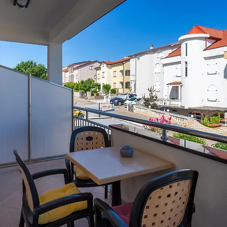 Gorgeous Apartment In Bogovici With Wifi * Malinska