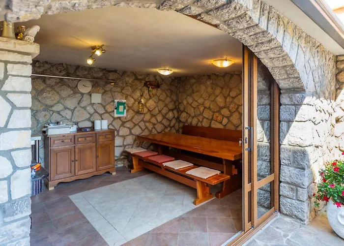 Awesome In Bogovici With Wifi Apartament Malinska