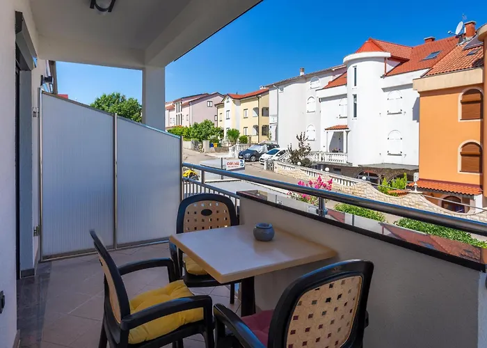 Awesome In Bogovici With Wifi * مالينسكا