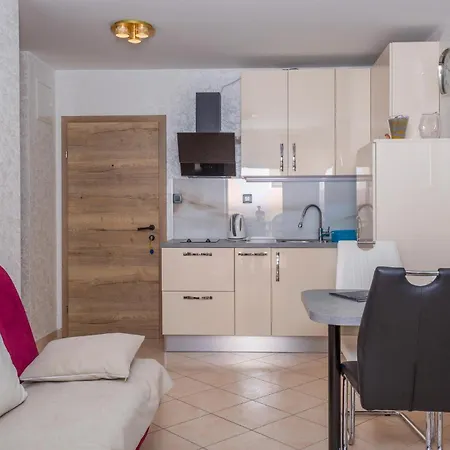Apartment In Bogovici With Kitchen