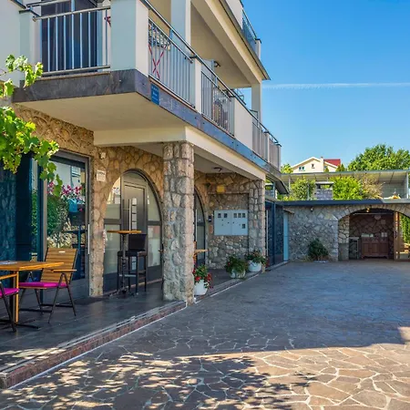 Awesome In Bogovici With Wifi Apartment