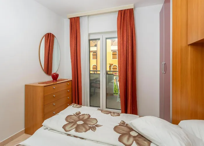 Awesome In Bogovici With Wifi Apartment Malinska