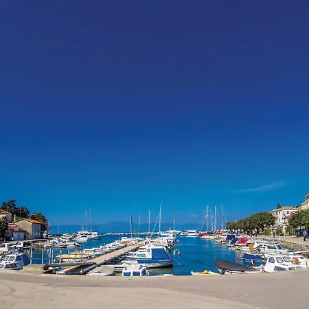 아파트 Gorgeous Apartment In Bogovici With Wifi